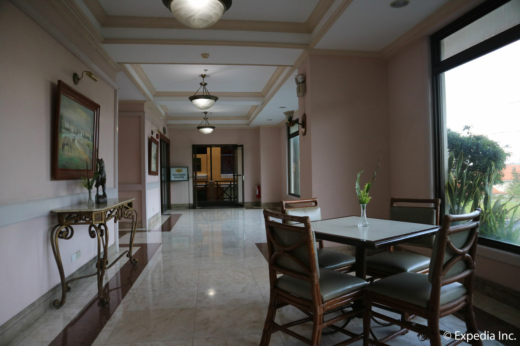 Sunrise Holiday Mansion Tagaytay City Exterior photo